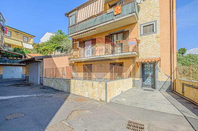 Vierzimmerwohnung in Vico Olivella 9, Camporotondo Etneo - Foto 1