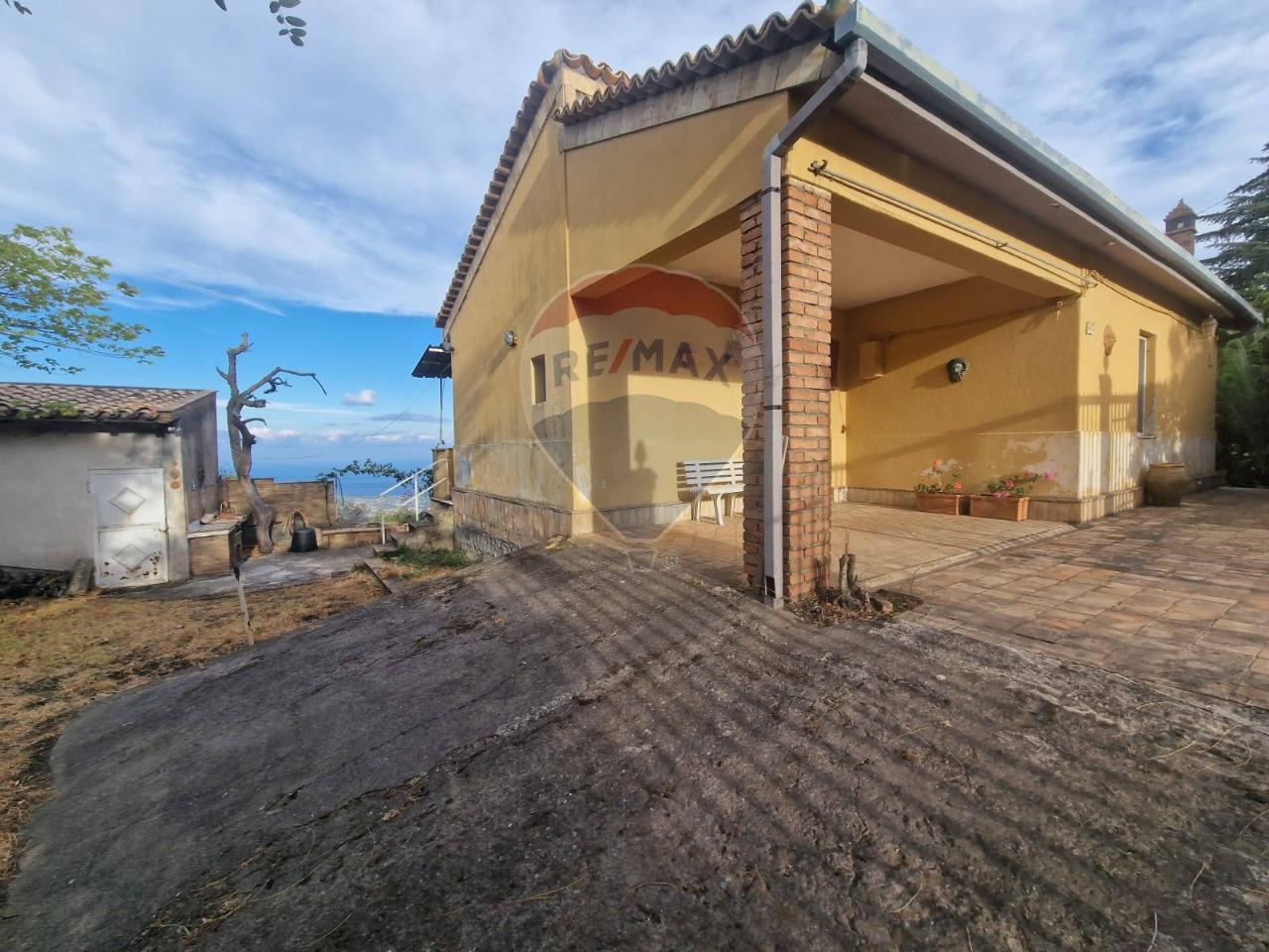 Villa in vendita a Piedimonte Etneo