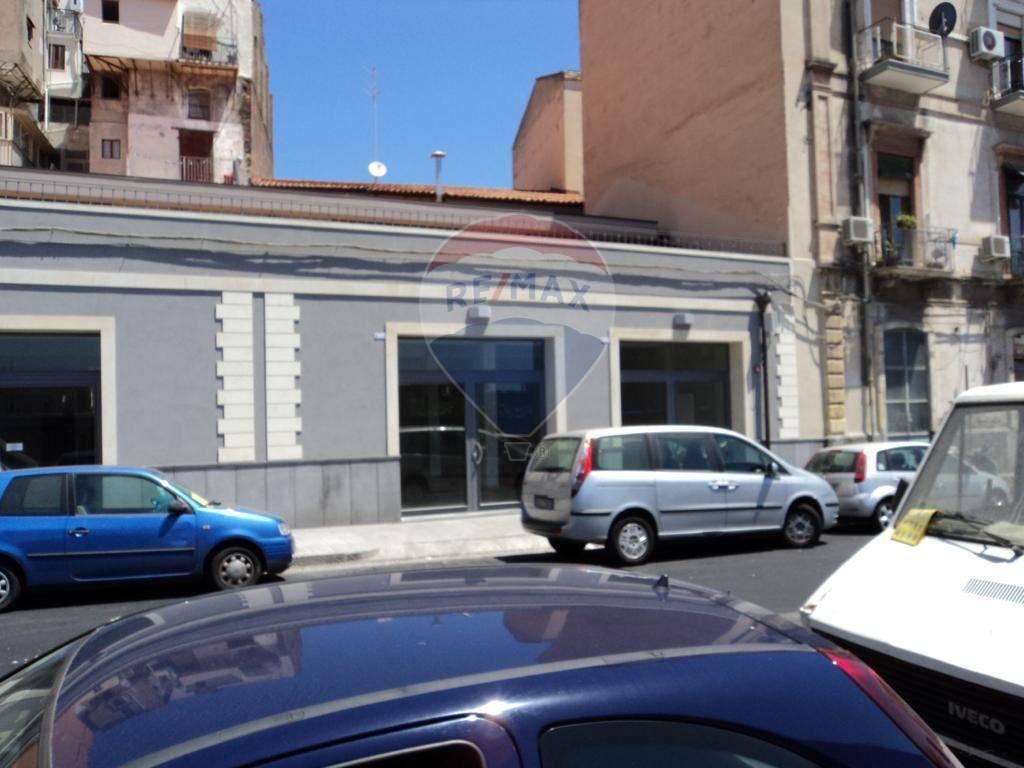 Negozio in via archimede 149,153, catania