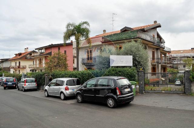 Villa in vendita, Aci Sant'Antonio con terrazzo, posto auto e