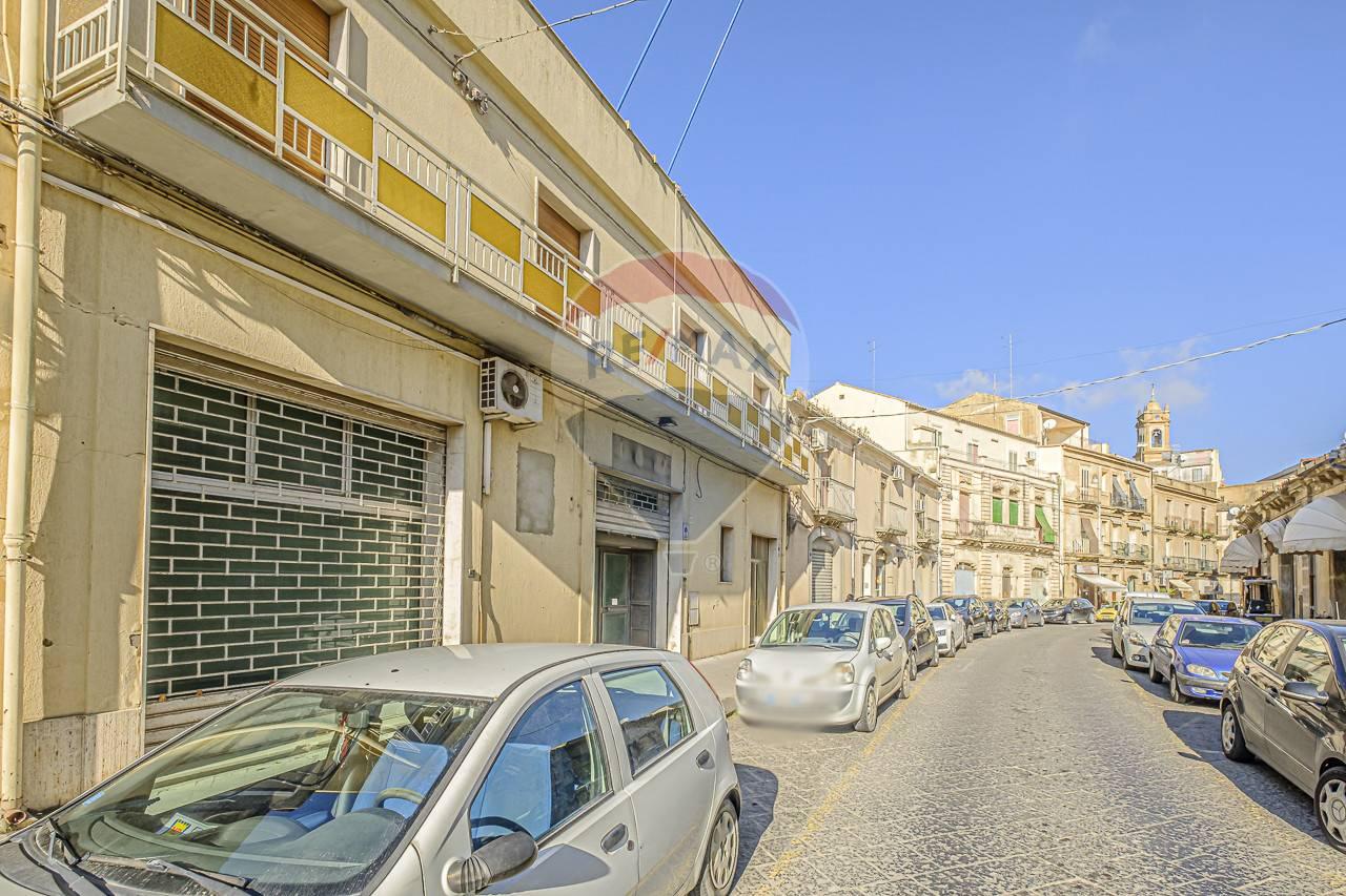 Negozio in Via Porta del Vento 34, Caltagirone, {3} - Foto 2