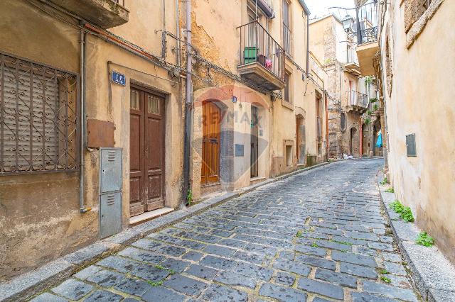 Casa indipendente in Via Cappuccini 40/44, Caltagirone - Foto 1