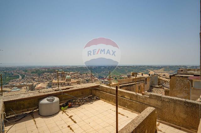 Detached house in Via Sant'Agostino 92, Caltagirone - Photo 1