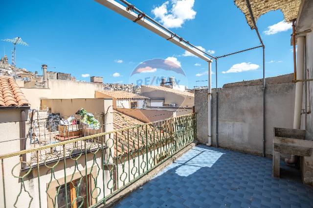 Detached house in Via Rapacchio 46, Caltagirone - Photo 1