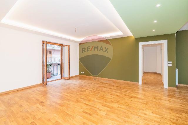 4-room flat in Via Giuseppe Leonardi 11, Aci Catena - Photo 1