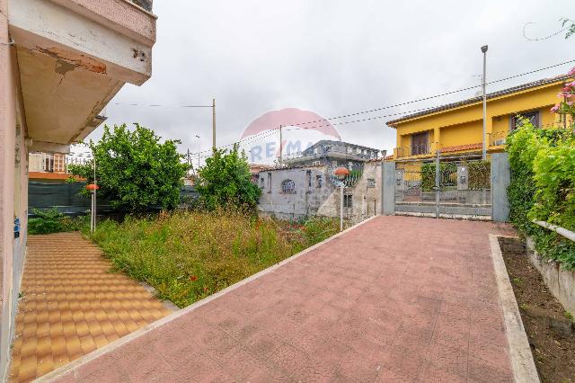 Villa in Via Campania 36, San Giovanni la Punta - Foto 1