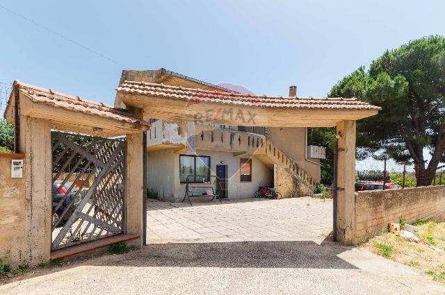 Mansion in Via Manfredi Modica 7, Caltagirone - Photo 1