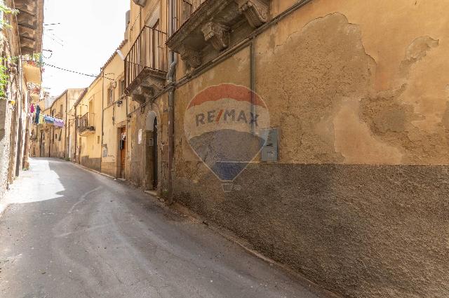 Trilocale in Via Celso 77, Caltagirone - Foto 1