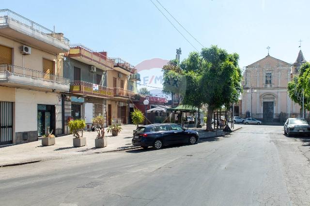 Geschäft in Piazza Chiesa Madre 9, Catania - Foto 1