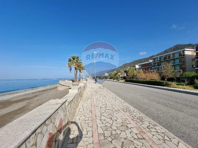 2-room flat in Largo Italia 57, Falconara Albanese - Photo 1