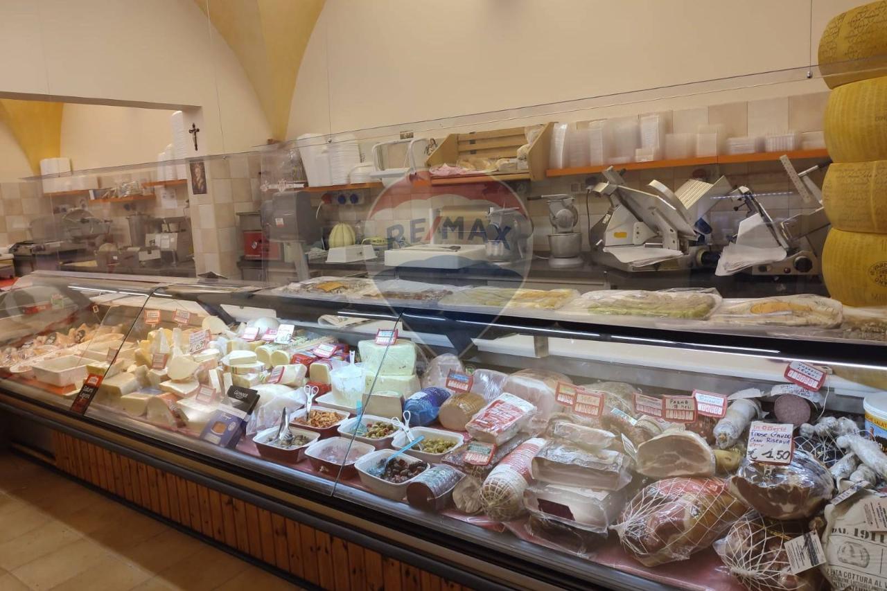Esercizio commerciale in Viale Libertà 38, Santa Maria Di Licodia, {3} - Foto 2