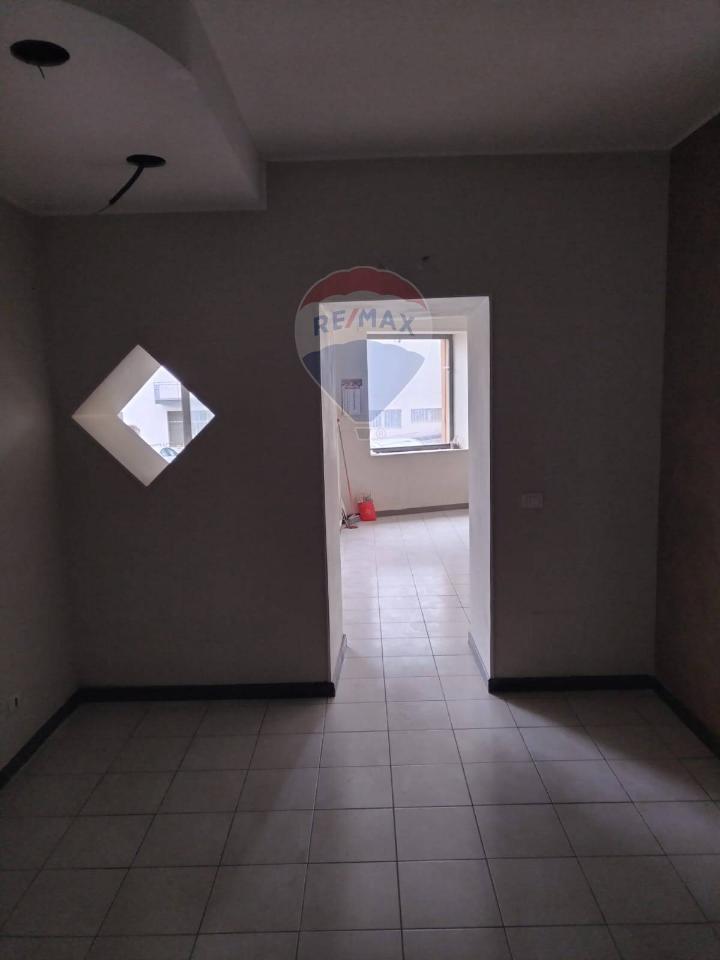 Negozio in Via Francesco Petrarca 8, Piazza Armerina, {3} - Foto 2