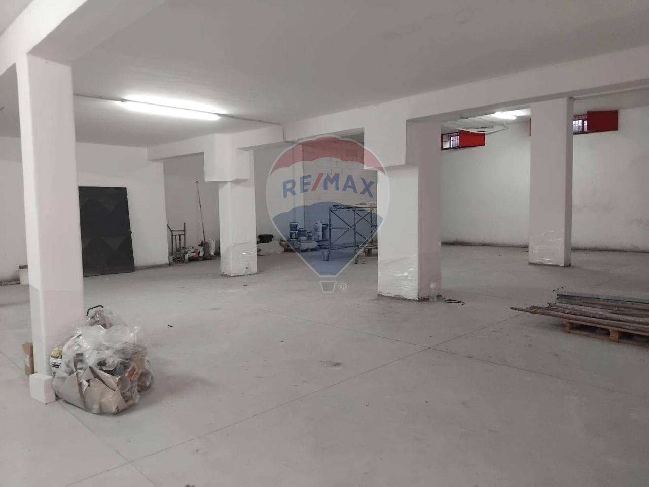 Magazzino in Via Lombardo 2, San Gregorio Di Catania, {3} - Foto 1