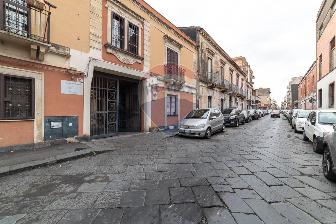 Negozio in Via Re Martino 114, Catania, {3} - Foto 2