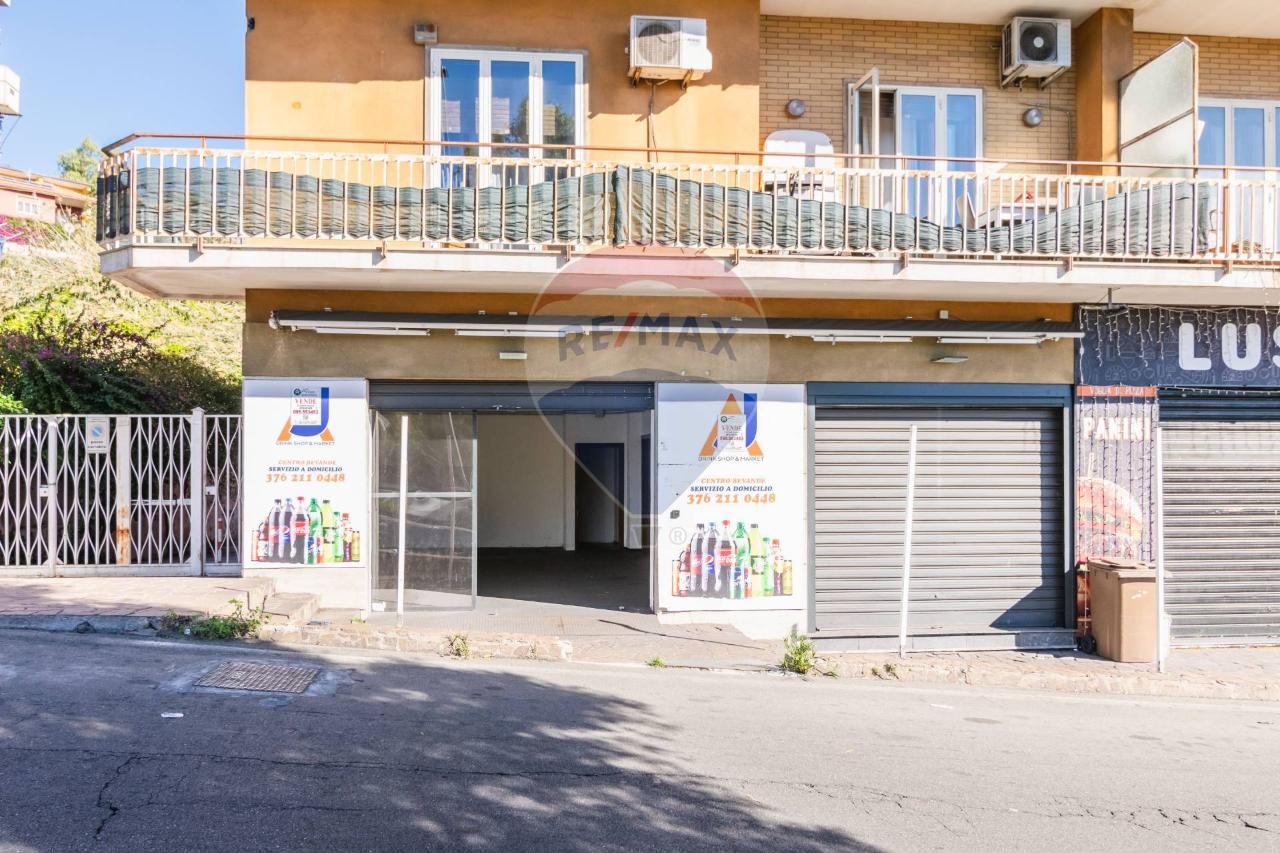 Negozio in Via Lo Jacono Francesco 63/65, Sant'Agata Li Battiati, {3} - Foto 1
