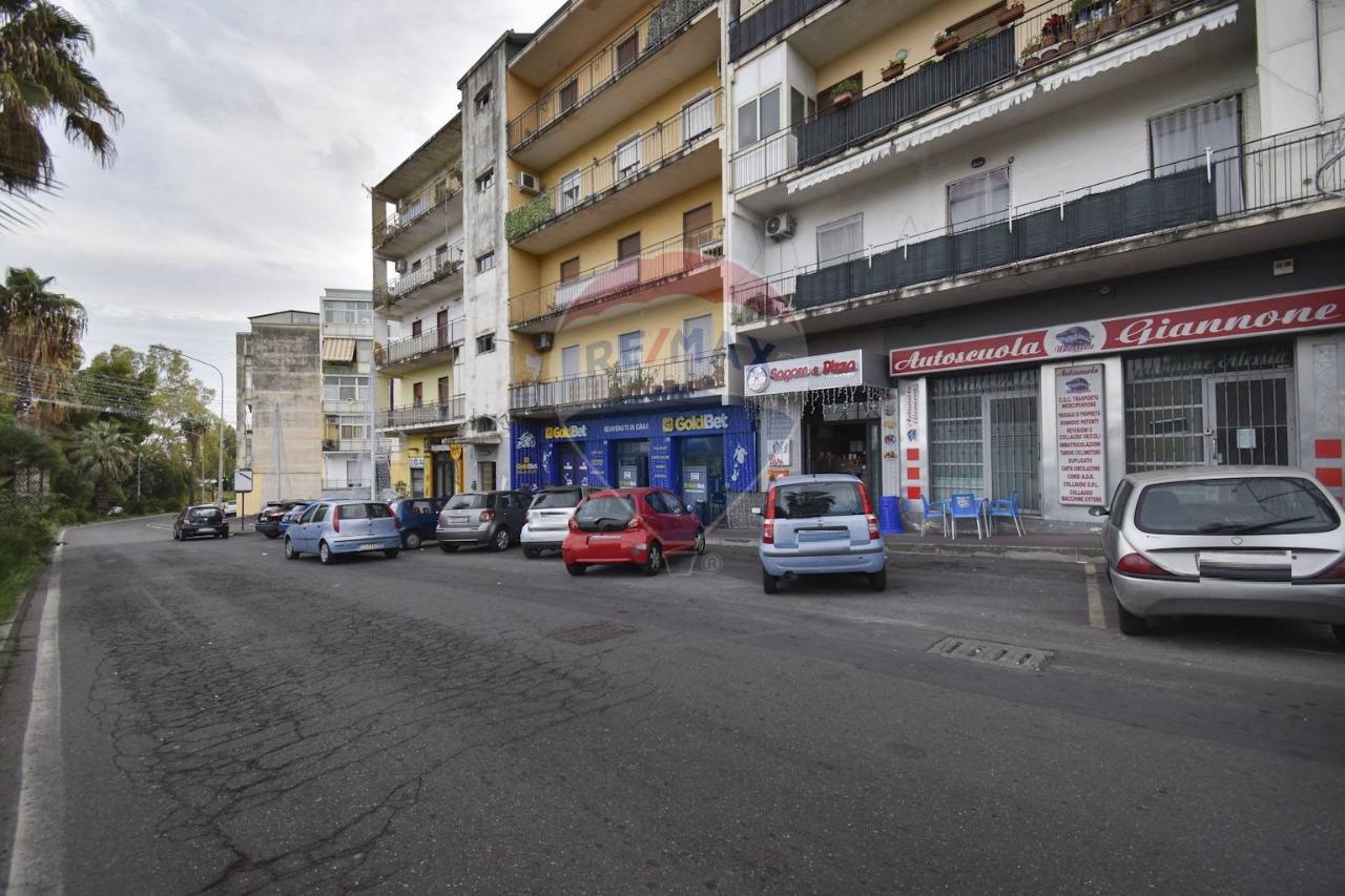 Esercizio commerciale in Via San Giovanni da Verrazzandi 157, Catania, {3} - Foto 2