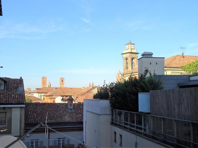 4-room flat in Via Vittorio Emanuele, Alba - Photo 1