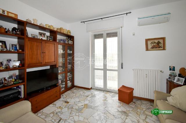 2-room flat in Via Eugenio Villoresi 3, Pregnana Milanese - Photo 1