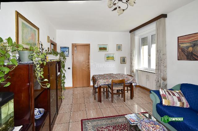 3-room flat in Via Giuseppe Garibaldi 40, Vanzago - Photo 1