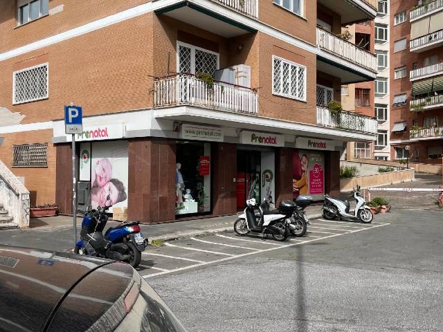 Shop in Largo Cardinale Agostino Galamini 9, Roma - Photo 1