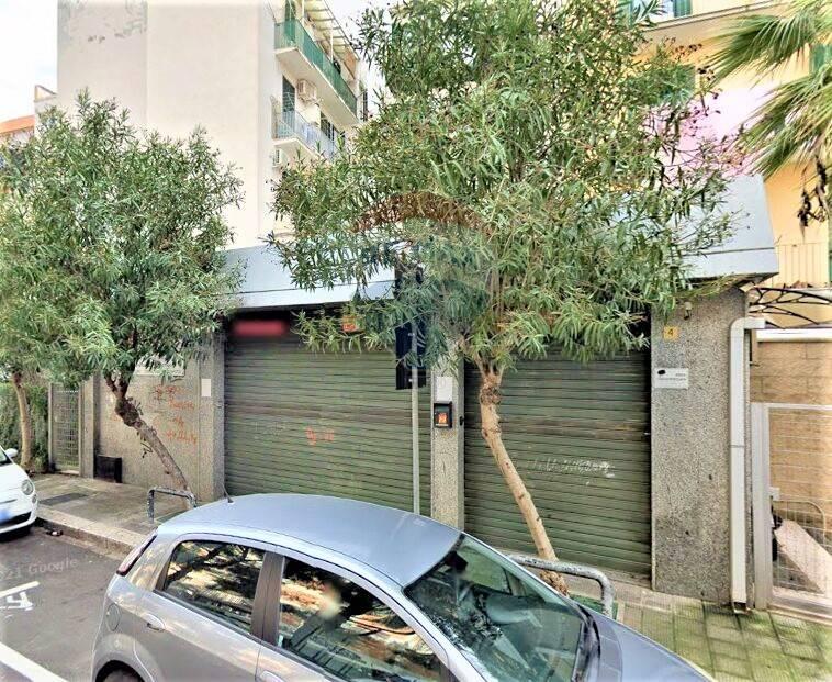 Negozio in Via Giuseppe Pellegrini 2 -4, Bari - Foto 1