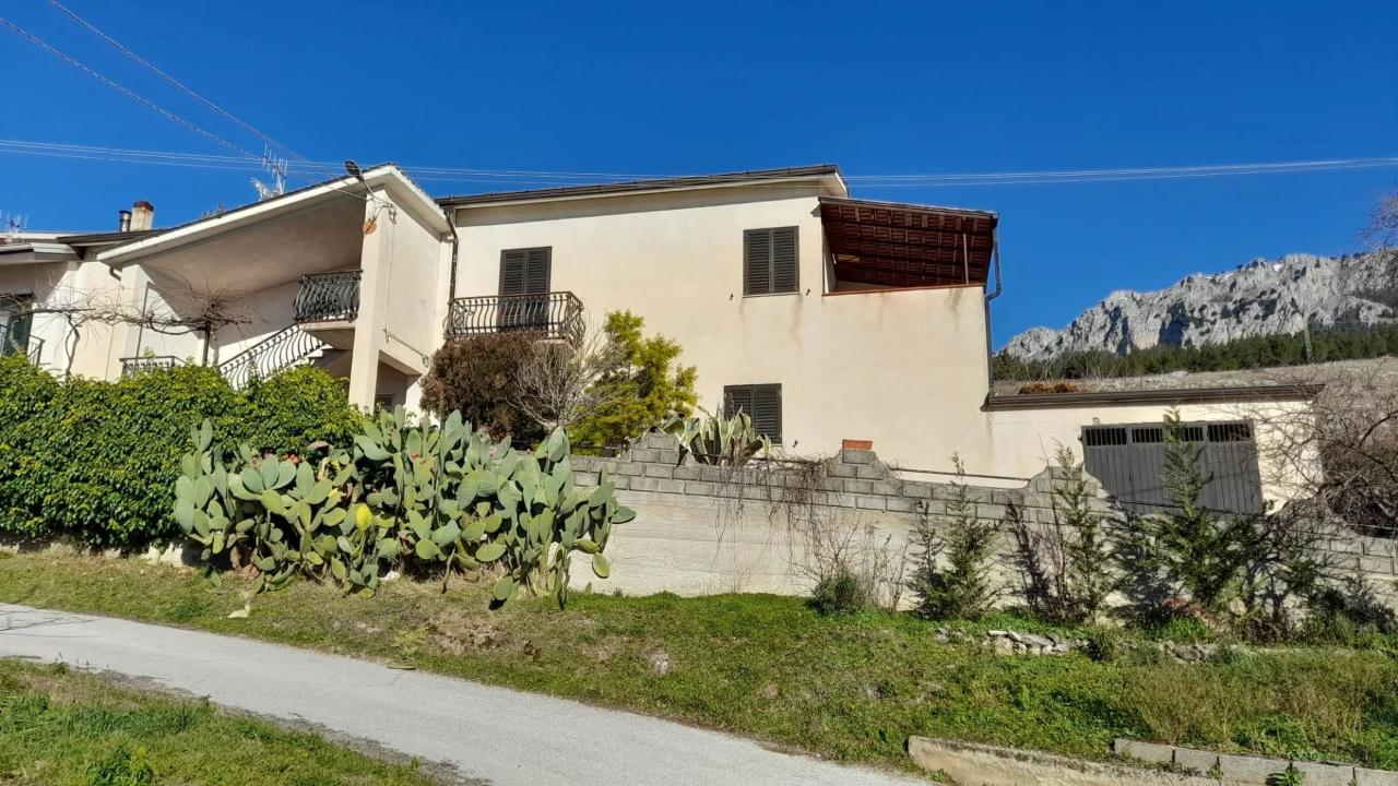 Villa plurifamiliare in vendita a Marsicovetere