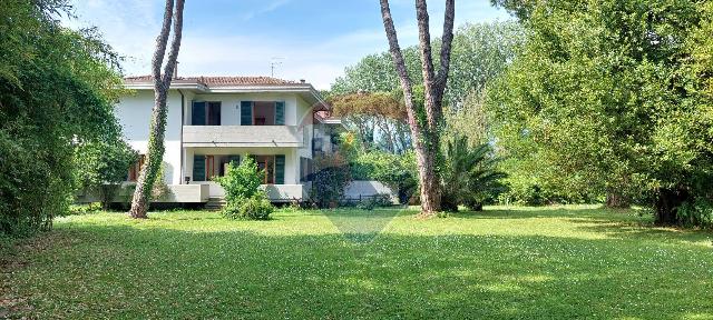 Villa in Via Ronchi 138, Massa - Foto 1