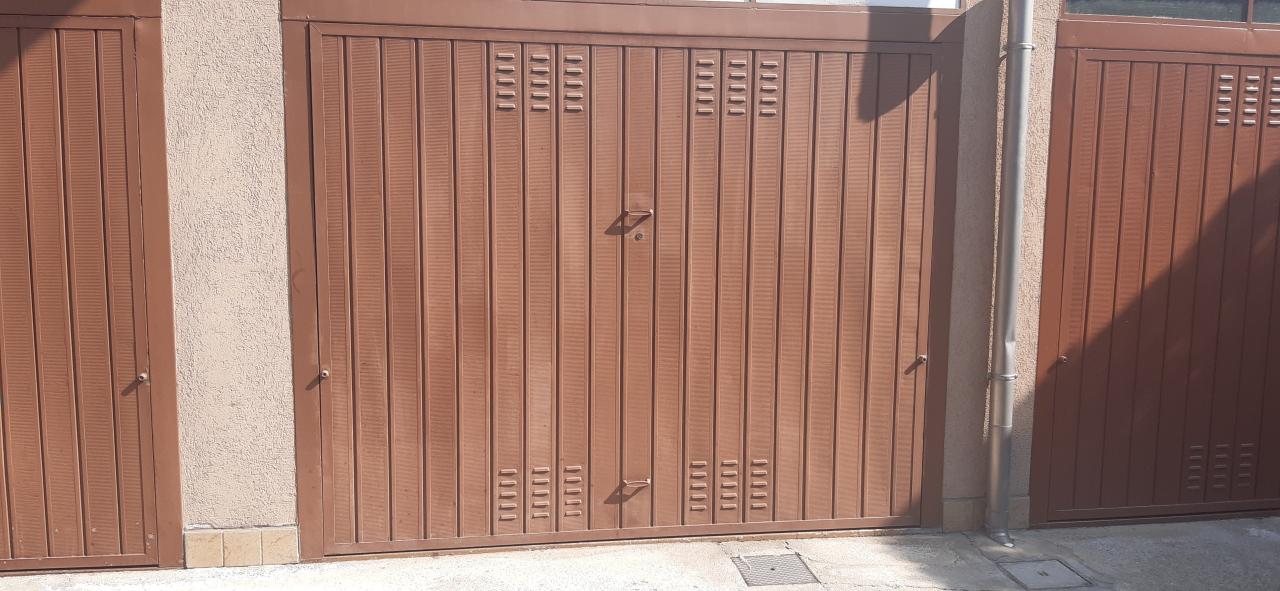 Parcheggio chiuso in Via Ruberto 23, Cardano Al Campo, {3} - Foto 2