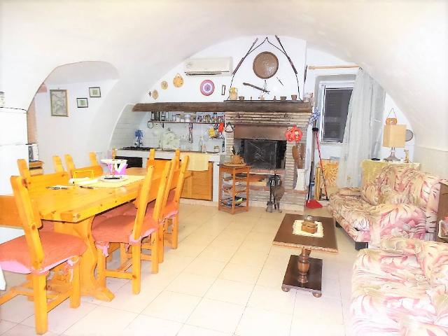 3-room flat in Via Rosolino Pilo 9, Caprarola - Photo 1