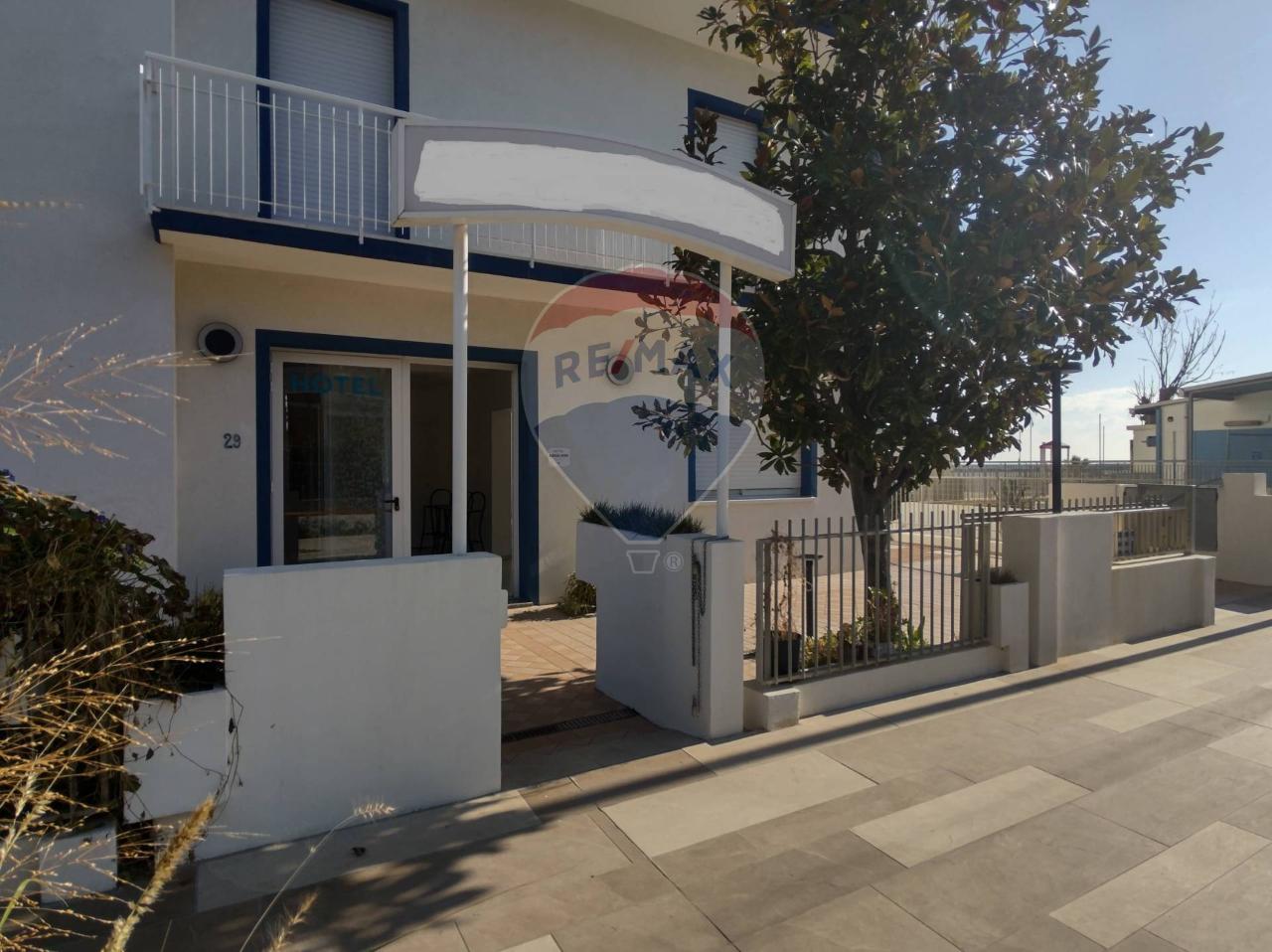 Negozio in Viale San Salvador 29, Rimini, {3} - Foto 2