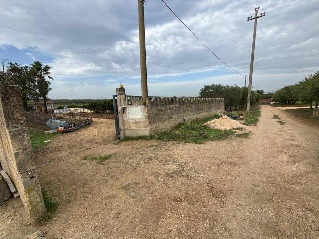 Warehouse in Contrada Calzo, Palagiano - Photo 1