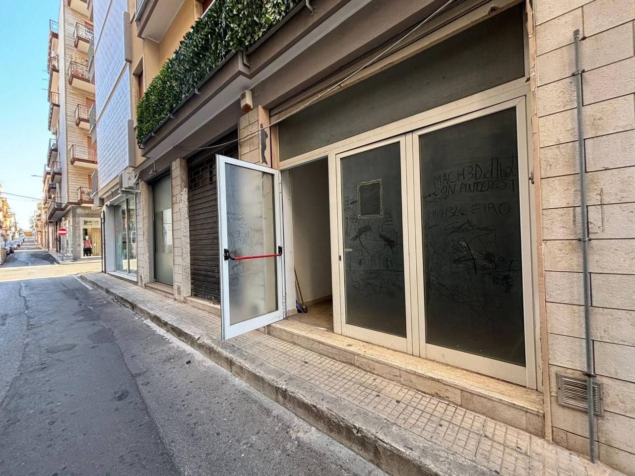 Negozio in Via Mancini 60, Massafra, {3} - Foto 1