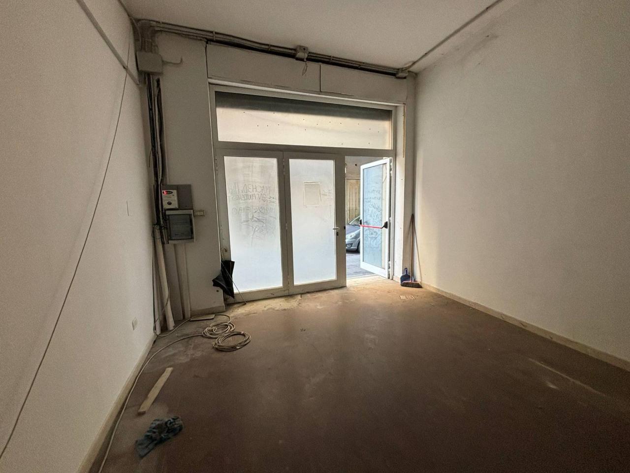 Negozio in Via Mancini 60, Massafra, {3} - Foto 2