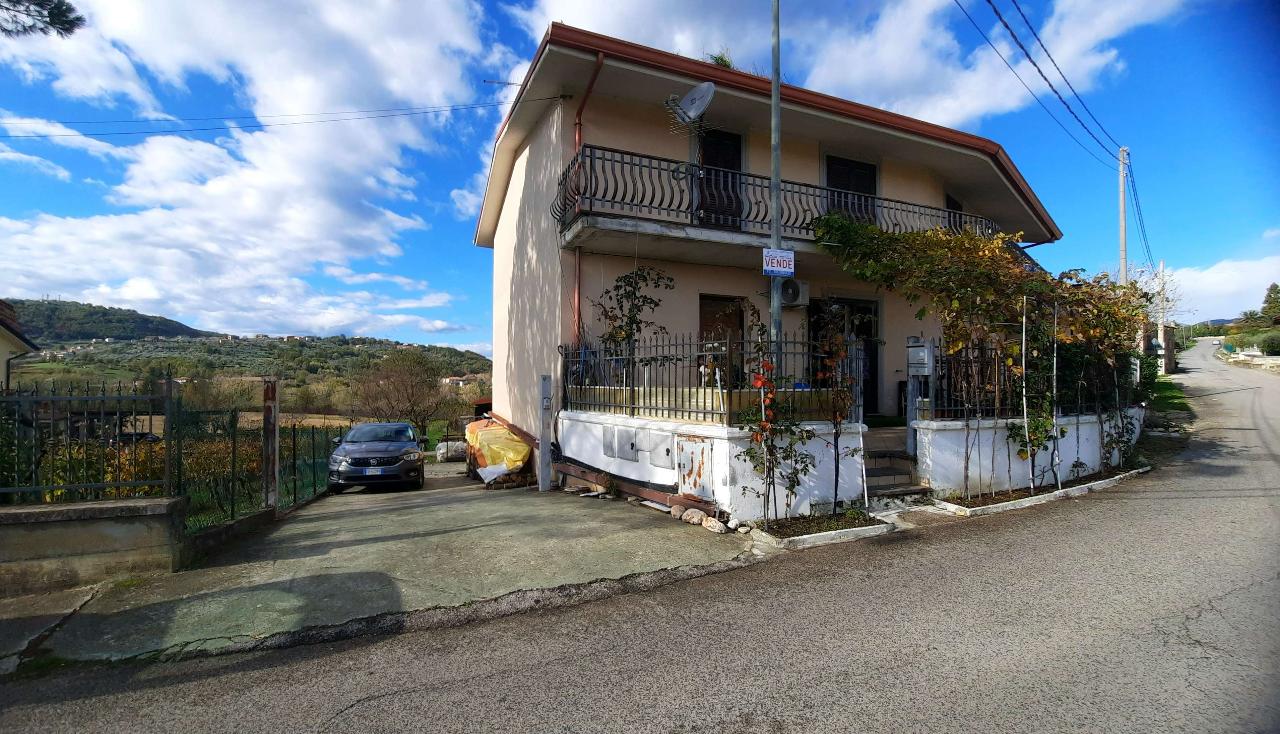 Villa bifamiliare in vendita a Monte San Giovanni Campano