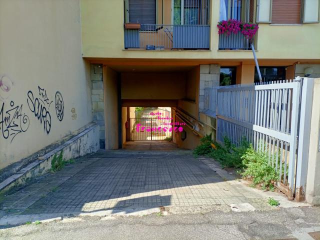 Garage or car box in Via Maragliano, Firenze - Photo 1