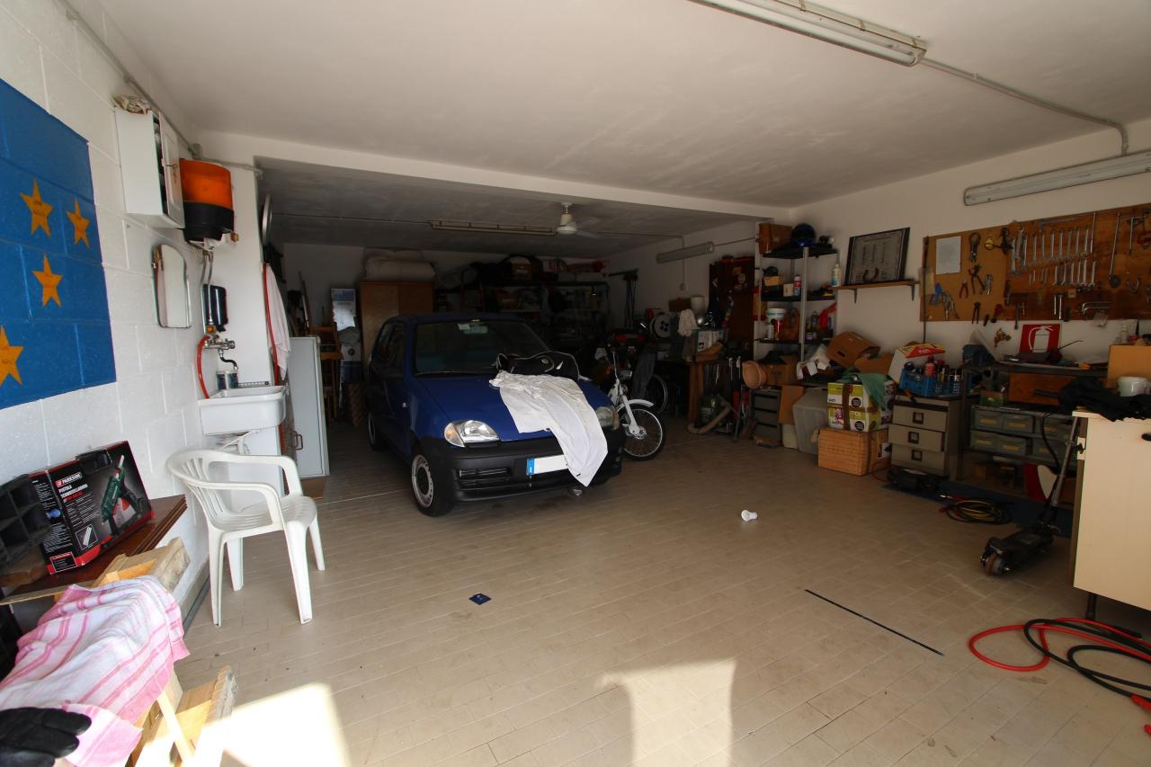 Parcheggio chiuso in Via Sepozzo, Avegno, {3} - Foto 2
