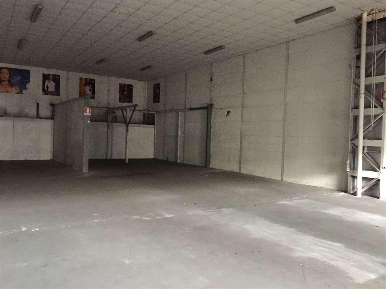 Capannone in Via Armando Fabi 327, Frosinone - Foto 1