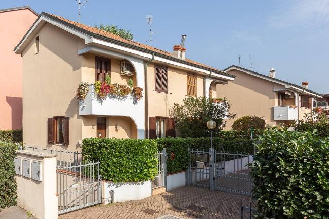 Mansion in Via Carlo Lorenzini, Bollate - Photo 1