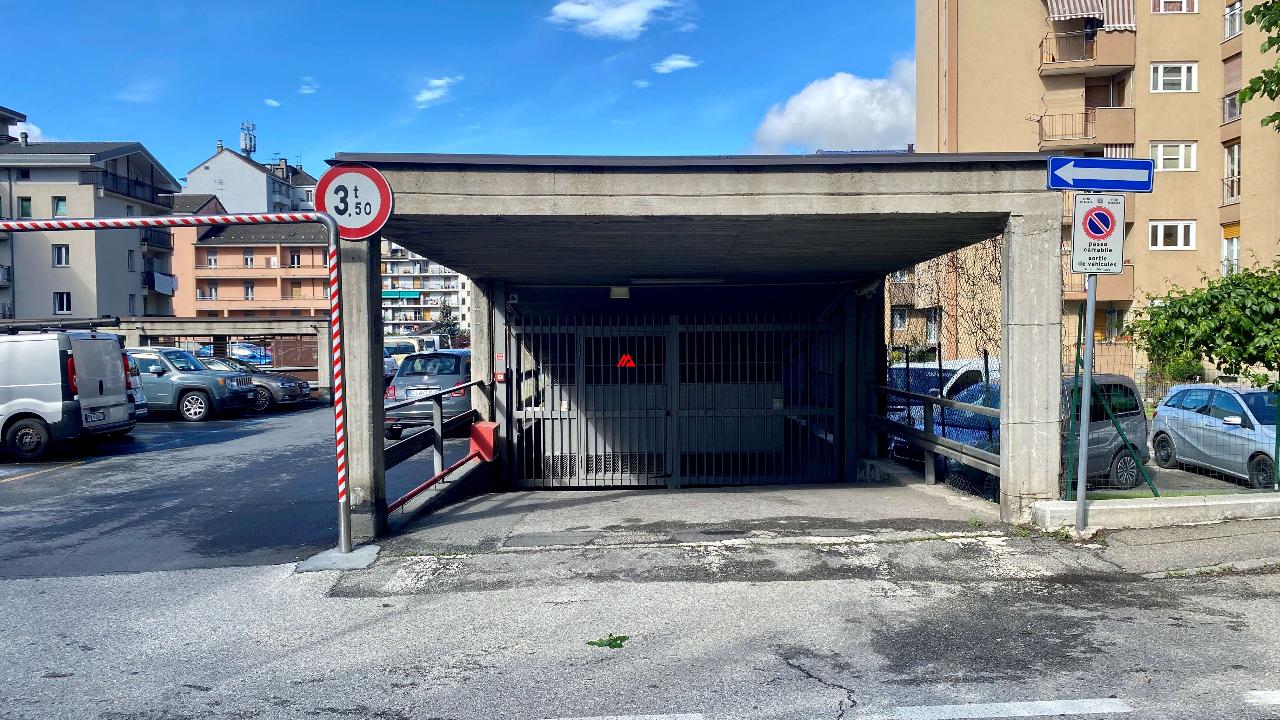 Garage - Posto auto in vendita a Aosta