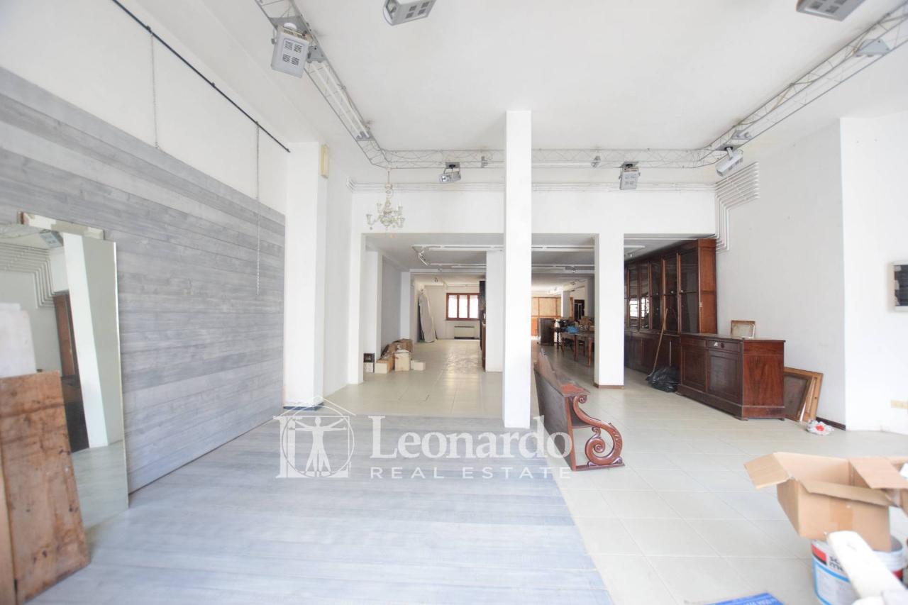 Negozio in Piazza Azeglio, Viareggio, {3} - Foto 2