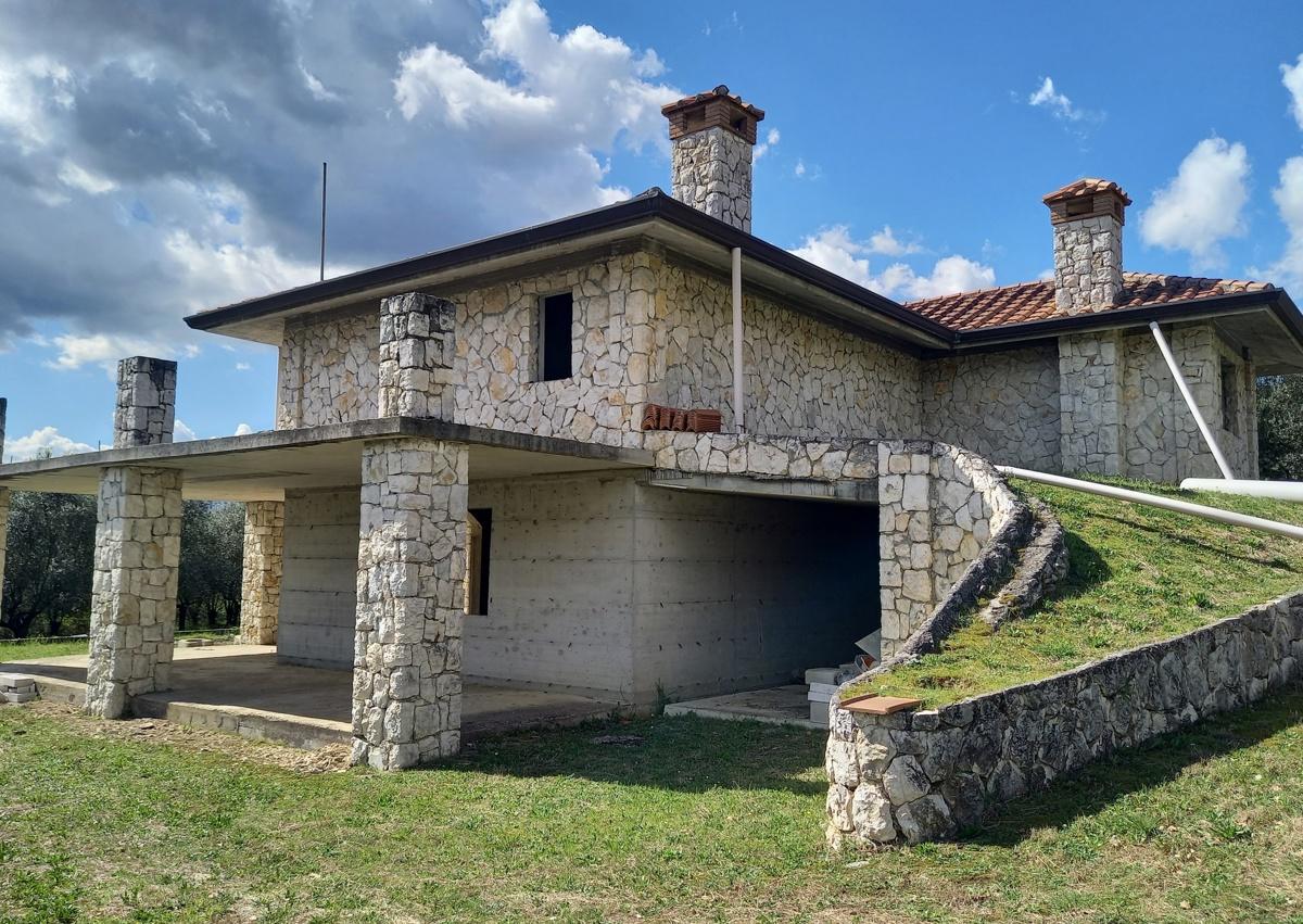 Villa in vendita a Cervaro