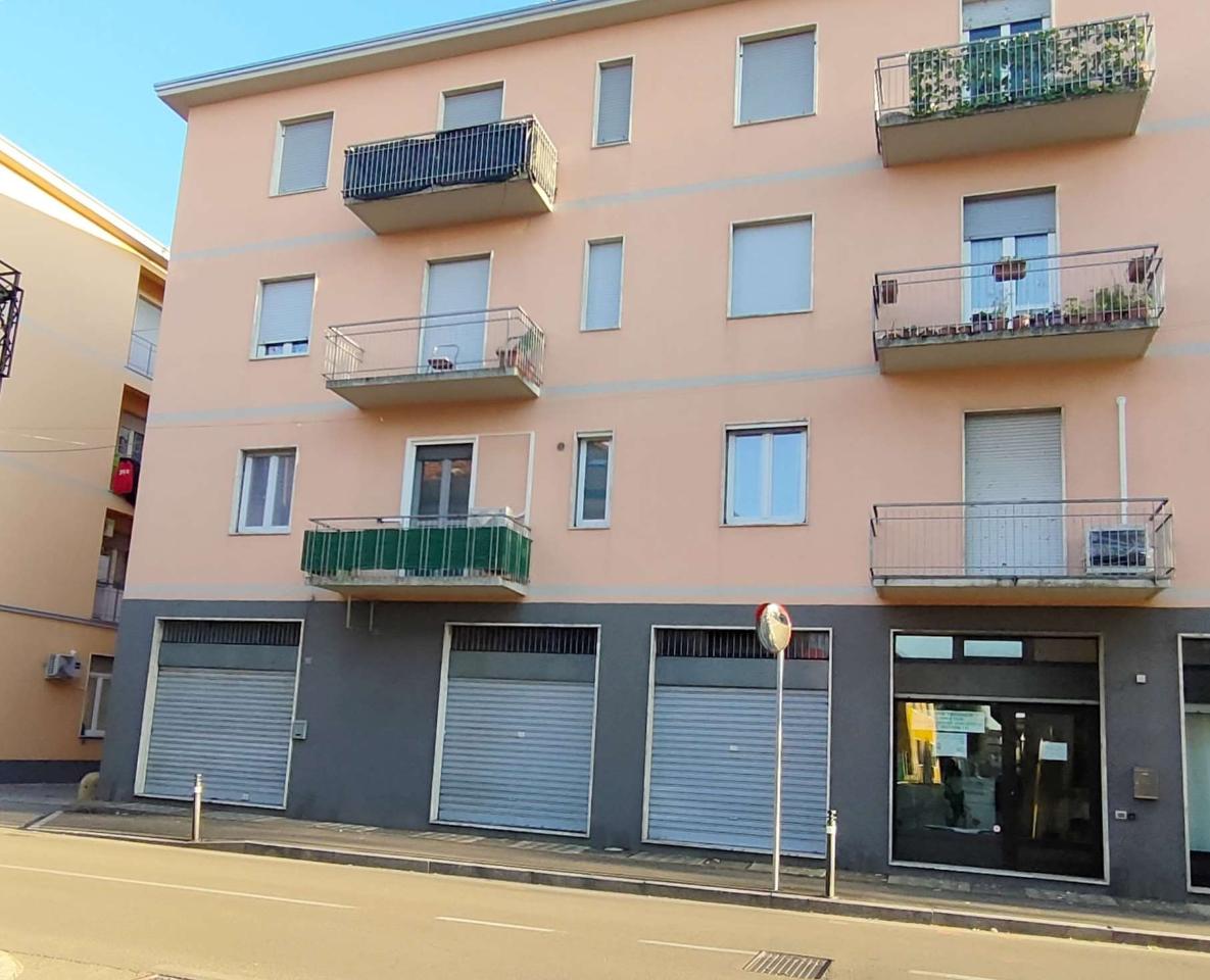 Negozio in Via C. B. Cavour 267/B, Cislago, {3} - Foto 2