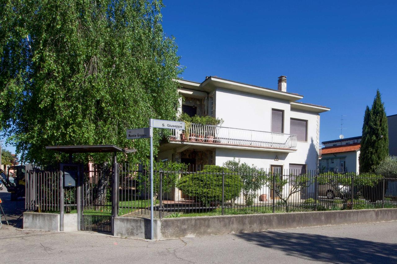 Villa bifamiliare in vendita a Cislago