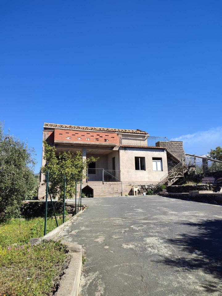 Casa indipendente in vendita a Santa Maria Di Licodia