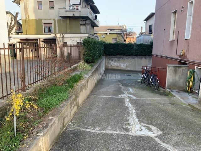Parcheggio chiuso in Via Carlo Pisacane 21, Limbiate, {3} - Foto 2