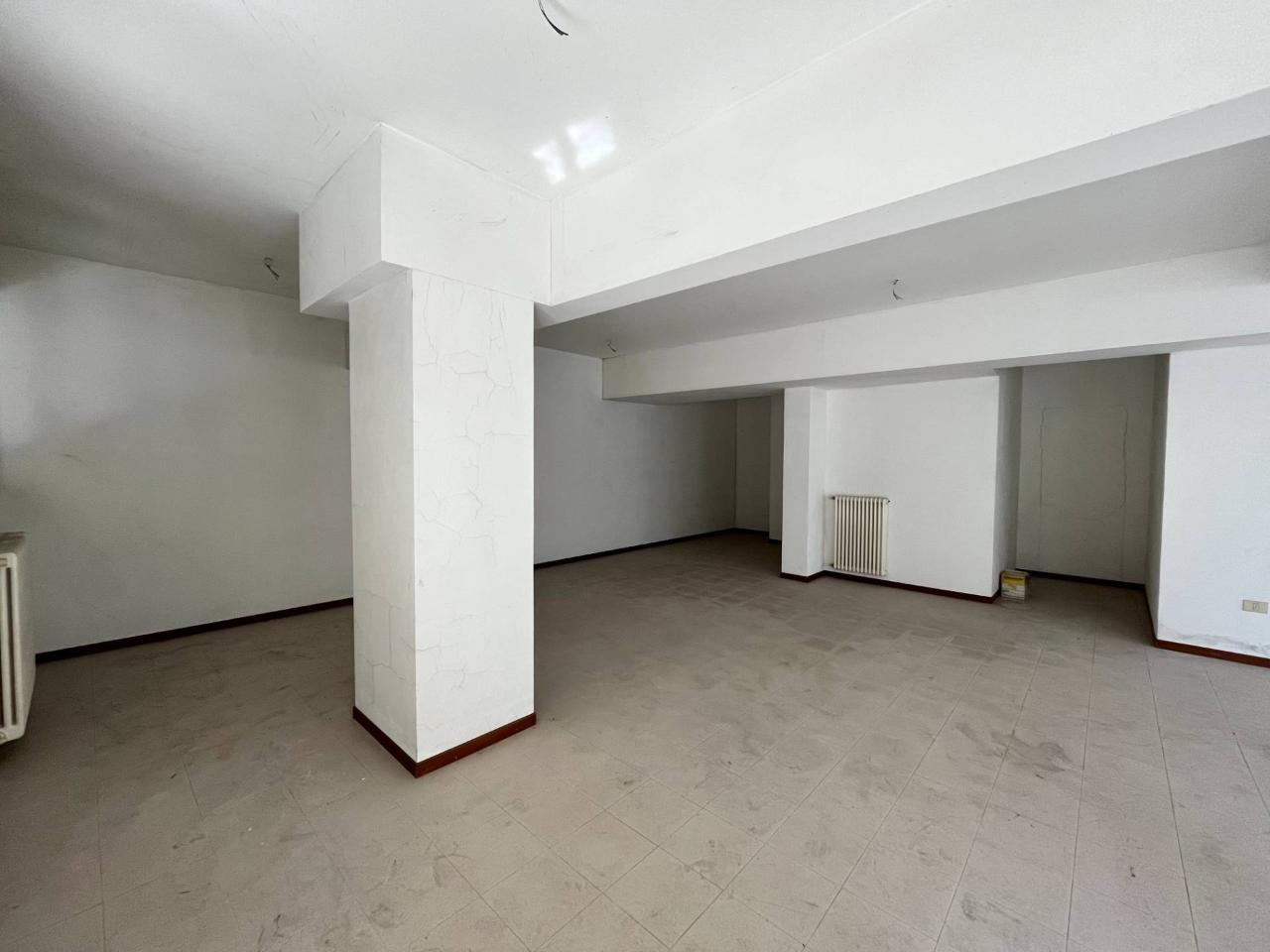 Magazzino in Via Borgo Palazzo 165, Bergamo, {3} - Foto 2