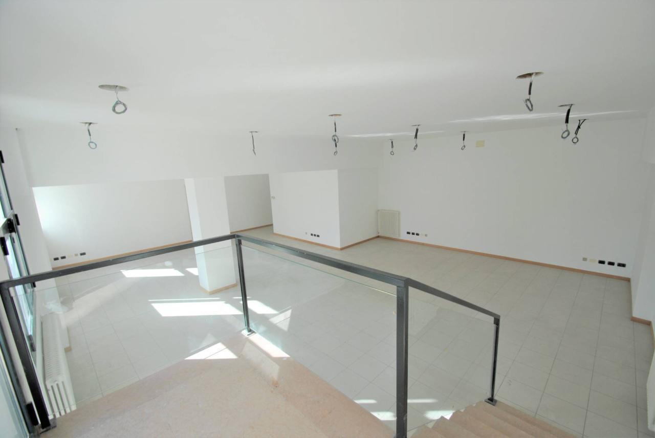 Negozio in Via San Lazzaro, Bergamo, {3} - Foto 1