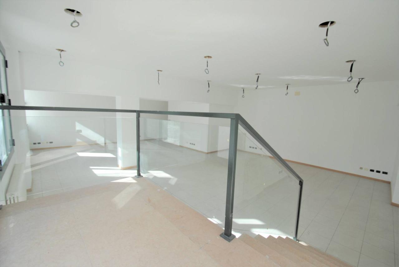Negozio in Via San Lazzaro, Bergamo, {3} - Foto 2