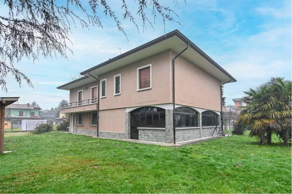 Villa in vendita a Castel Rozzone