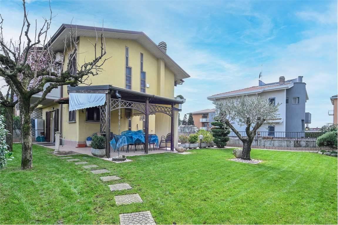 Villa in vendita a Ghisalba